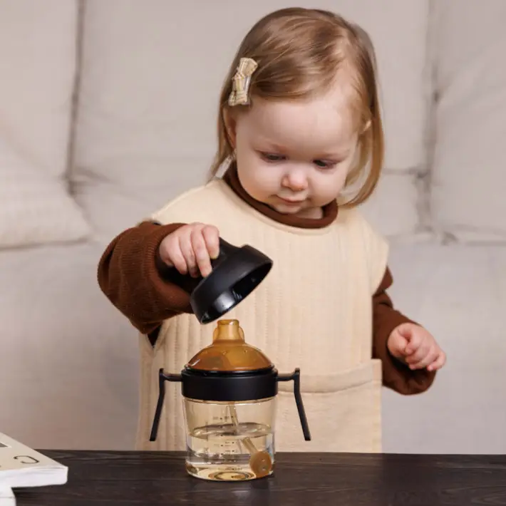 25.3.26 Tipps für den Übergang von der Babyflasche zum Trinklernbecher